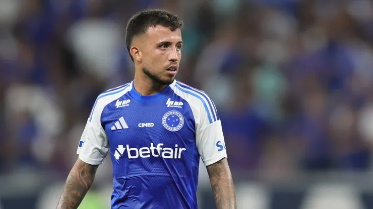 Matheus Henrique jogador do Cruzeiro durante partida contra o Mirassol no estadio Mineirao pelo campeonato Brasileiro A 2025. Foto: Gilson Lobo/AGIF
