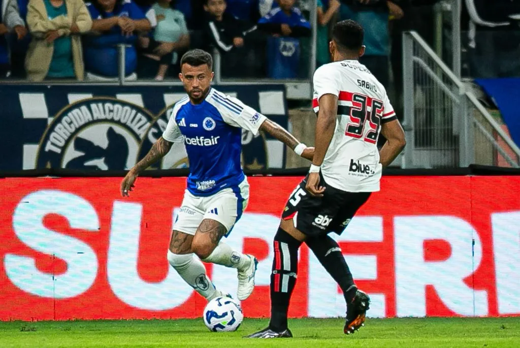 MG – BELO HORIZONTE – 30/08/2025 – BRASILEIRO A 2025, CRUZEIRO X SAO PAULO – Matheus Henrique jogador do Cruzeiro durante partida contra o Sao Paulo no estadio Mineirao pelo campeonato Brasileiro A 2025. Foto: Fernando Moreno/AGIF