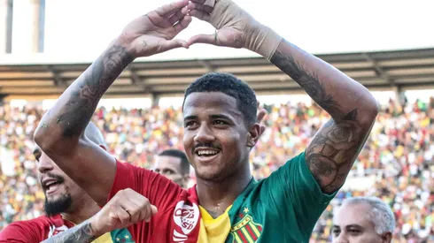 Ygor Catatau jogador do Sampaio Correa comemora seu gol durante partida contra o Vasco no estadio Castelao pelo campeonato Brasileiro B 2022. Foto: Ronald Felipe/AGIF
