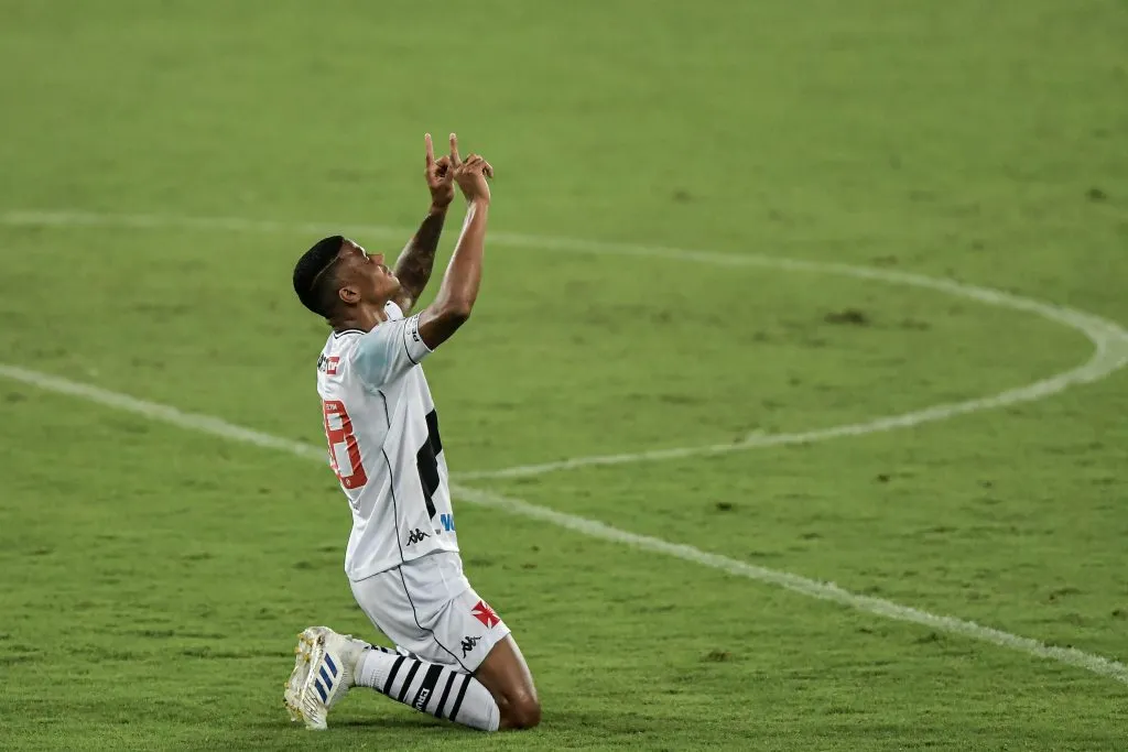 Ygor Catatau jogador do Vasco comemora seu gol durante partida contra o Botafogo no estadio Engenhao pelo campeonato Brasileiro A 2020. Foto: Thiago Ribeiro/AGIF