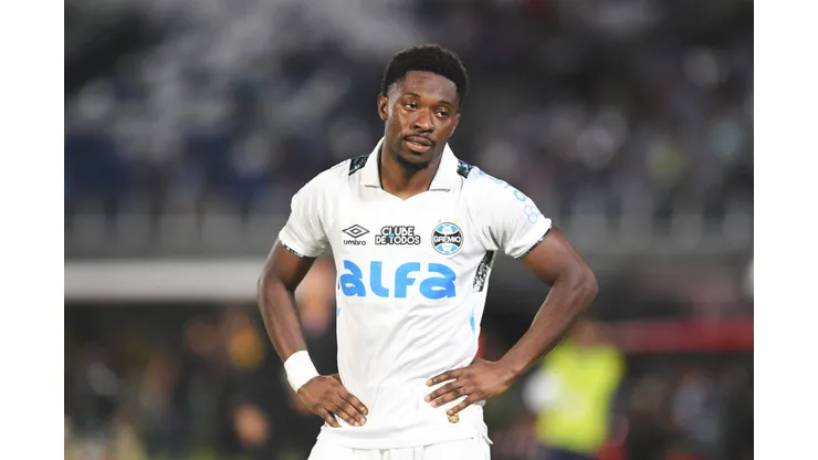 ASUNCION, PARAGUAY - APRIL 02: Francis Amuzu of Gremio reacts during the Copa CONMEBOL Sudamericana Group D match between Sportivo Luqueño and Gremio at Estadio Defensores del Chaco on April 02, 2025 in Asuncion, Paraguay. (Photo by Christian Alvarenga/Getty Images)