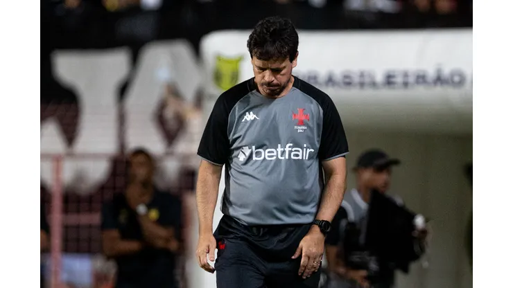 PE - RECIFE - 31/08/2025 - BRASILEIRO A 2025, SPORT X VASCO - Fernando Diniz tecnico do Vasco durante partida contra o Sport no estadio Ilha do Retiro pelo campeonato Brasileiro A 2025. Foto: Rafael Vieira/AGIF