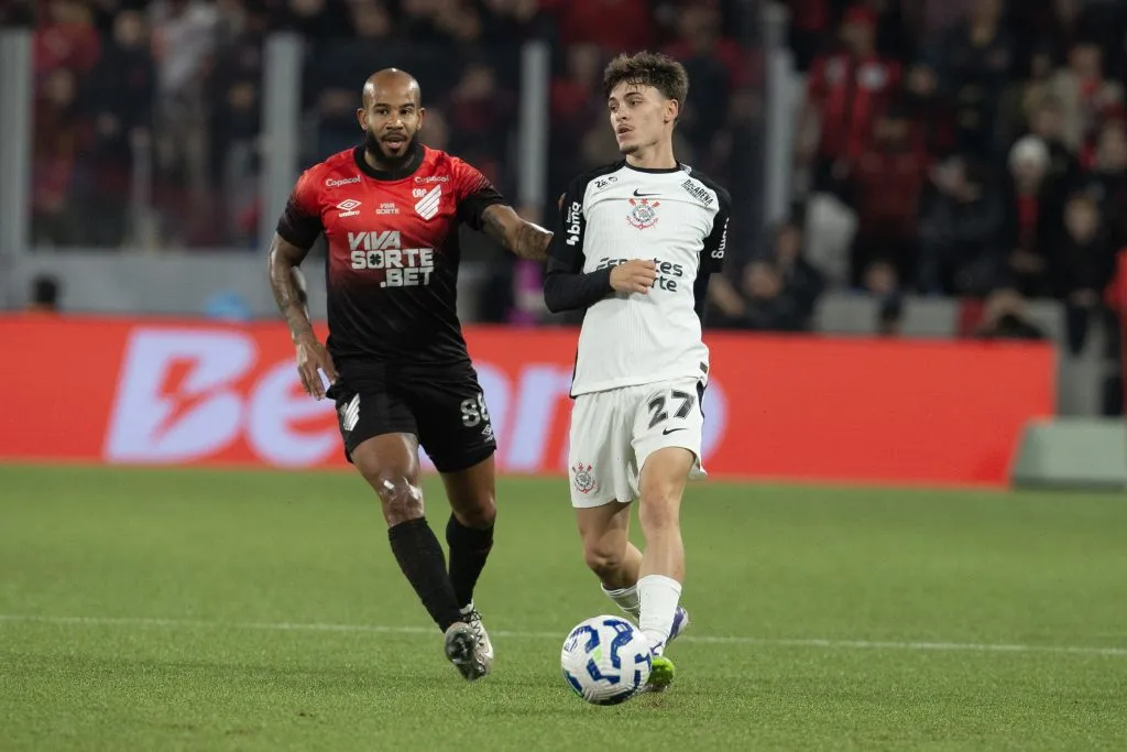 Patrick será poupado contra o Corinthians – Foto: Hedeson Alves/AGIF.