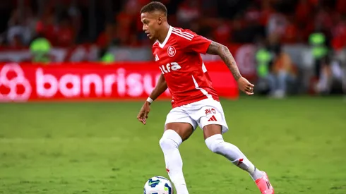 Vitinho jogador do Internacional durante partida contra o Cruzeiro no estadio Beira-Rio pelo campeonato Brasileiro A 2025.