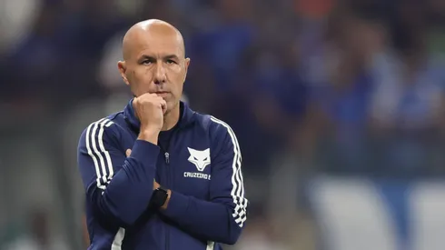 Leonardo Jardim técnico do Cruzeiro durante partida contra o Internacional no estádio Mineirão pelo campeonato Brasileiro A 2025. Foto: Gilson Lobo/AGIF