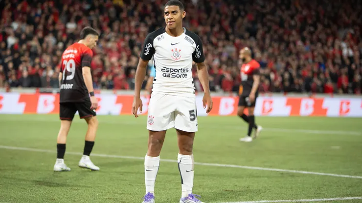 Gui Negao jogador do Corinthians comemora seu gol durante partida contra o Athletico-PR no estadio Arena da Baixada pelo campeonato Copa Do Brasil 2025.