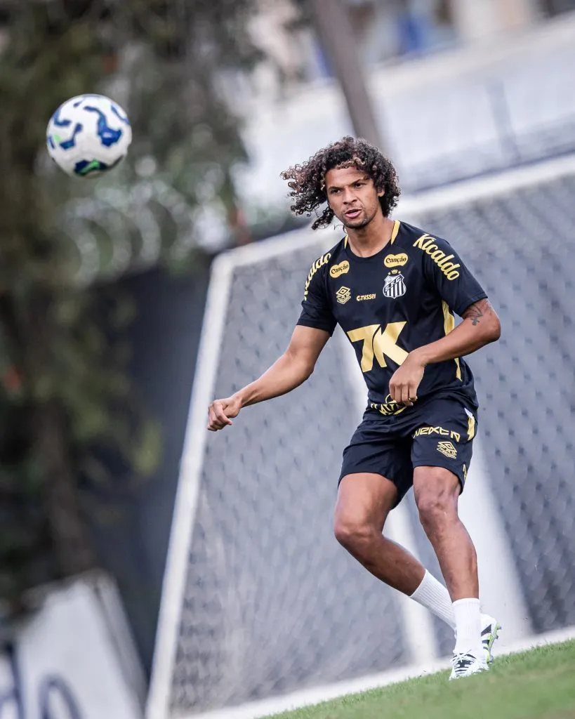 Willian Arão em treino no Santos (Imagem: Raul Baretta/ Santos FC)
