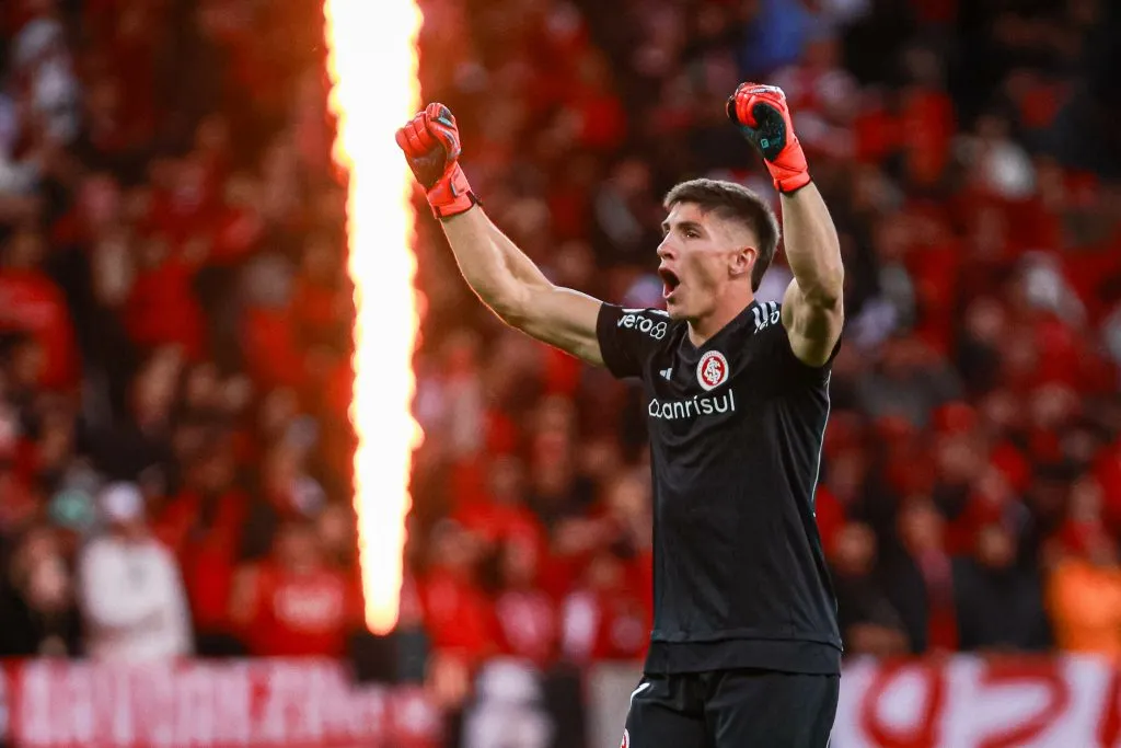 RS – PORTO ALEGRE – 25/08/2024 – BRASILEIRO A 2024, INTERNACIONAL X CRUZEIRO – Sergio Rochet jogador do Internacional comemora gol durante partida contra o Cruzeiro no estadio Beira-Rio pelo campeonato Brasileiro A 2024. Foto: Maxi Franzoi/AGIF
