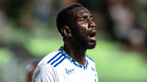 Yannick Bolasie provocou o Atlético e foi advertido no Cruzeiro