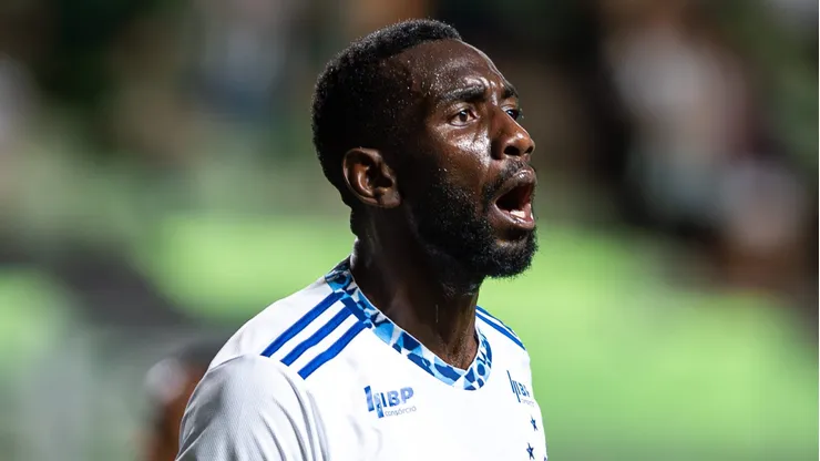 Yannick Bolasie provocou o Atlético e foi advertido no Cruzeiro