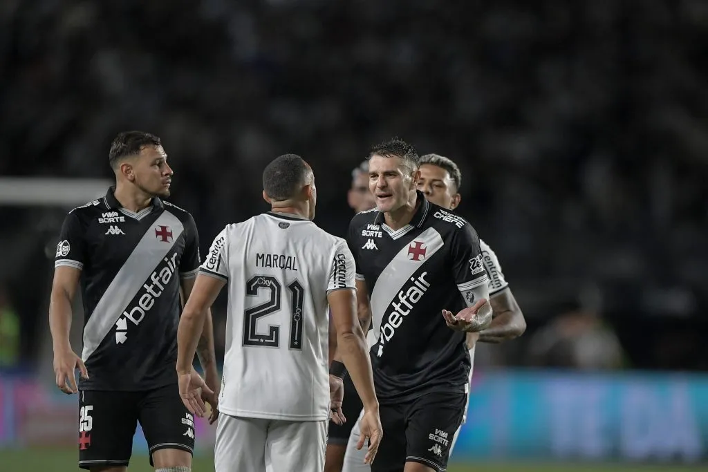 Vasco x Botafogo na ida da Copa do Brasil 2025. Foto: Thiago Ribeiro/AGIF