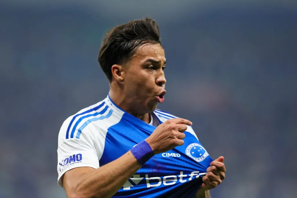 MG – BELO HORIZONTE – 11/09/2025 – COPA DO BRASIL 2025, CRUZEIRO X ATLETICO-MG – Kaio Jorge jogador do Cruzeiro comemora seu gol durante partida contra o Atletico-MG no estadio Mineirao pelo campeonato Copa Do Brasil 2025.  Foto: Gilson Lobo/AGIF