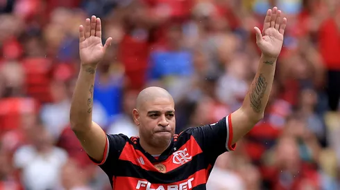 Adriano em campo em sua despedida. Foto: Buda Mendes/Getty Images