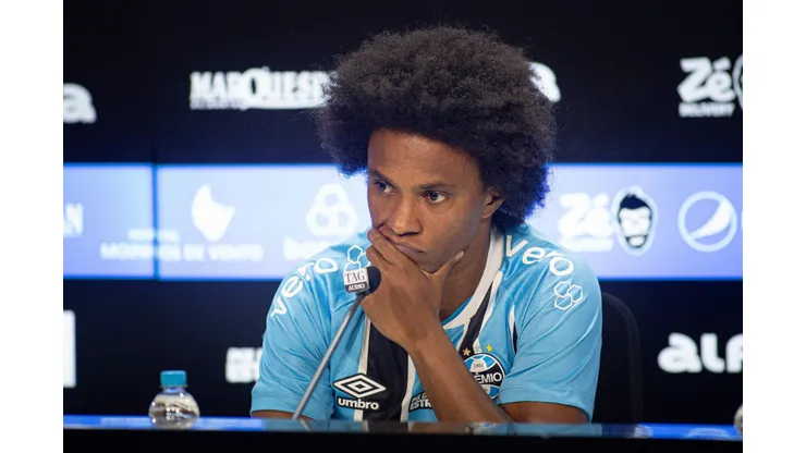 RS - PORTO ALEGRE - 09/09/2025 - GREMIO, APRESENTACAO DE WILLIAN E ENZO - Willian fala aos jornalista durante sua apresentacao oficial como jogador do Gremio em coletiva de imprensa realizada no Arena do Gremio. Foto: Maxi Franzoi/AGIF