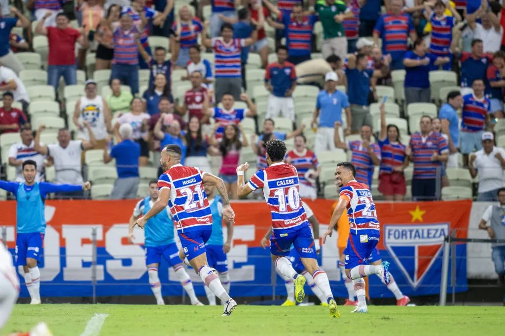CE – FORTALEZA – 13/04/2025 – BRASILEIRO A 2025, FORTALEZA X INTERNACIONAL – Moises  jogador do Fortaleza comemora seu gol durante partida contra o Internacional no estadio Arena Castelao pelo campeonato Brasileiro A 2025. Foto: Baggio Rodrigues/AGIF