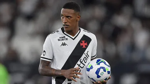 Robert Renan durante confronto entre Botafogo e Vasco na Copa do Brasil de 2025.