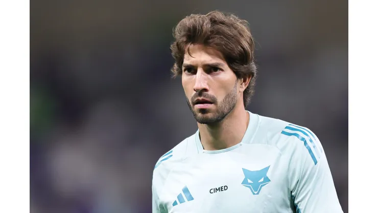Lucas Silva durante aquecimento para a partida entre Cruzeiro e Internacional no Campeonato Brasileiro de 2025. Foto: Gilson Lobo/AGIF