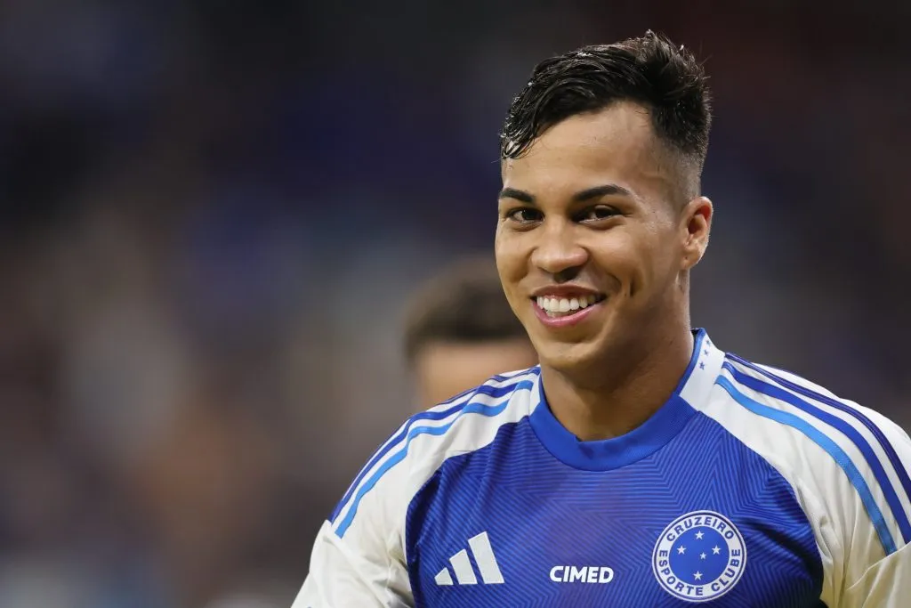 MG – BELO HORIZONTE – 04/05/2025 – BRASILEIRO A 2025, CRUZEIRO X FLAMENGO – Kaio Jorge jogador do Cruzeiro comemora seu gol durante partida contra o Flamengo no estadio Mineirao pelo campeonato Brasileiro A 2025. Foto: Gilson Lobo/AGIF