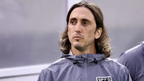 SP - BARUERI - 11/05/2025 - BRASILEIRO A 2025, PALMEIRAS X SAO PAULO - Luiz Zubeldia tecnico do Sao Paulo durante partida contra o Palmeiras no estadio Arena Barueri pelo campeonato Brasileiro A 2025. Foto: Marcello Zambrana/AGIF