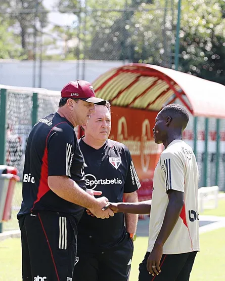Foto: Divulgação/São Paulo – Iba Ly durnte reinamento do São Paulo em 2023.