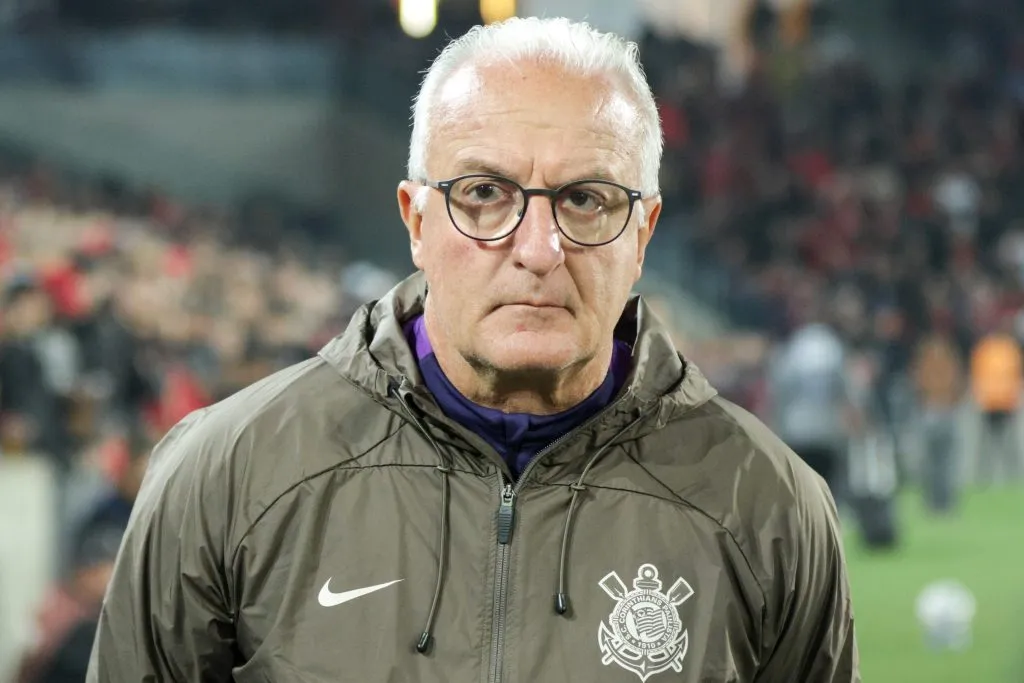 Dorival durante partida contra o Athletico-PR na Copa Do Brasil de 2025. Foto: Robson Mafra/AGIF