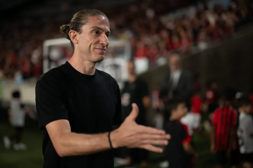 RJ – RIO DE JANEIRO – 25/08/2025 – BRASILEIRO A 2025, FLAMENGO X VITORIA – Filipe Luis tecnico do Flamengo durante partida contra o Vitoria no estadio Maracana pelo campeonato Brasileiro A 2025. Foto: Jorge Rodrigues/AGIF