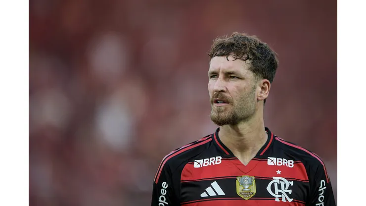 Léo Pereira em campo pelo Flamengo. Foto: Thiago Ribeiro/AGIF