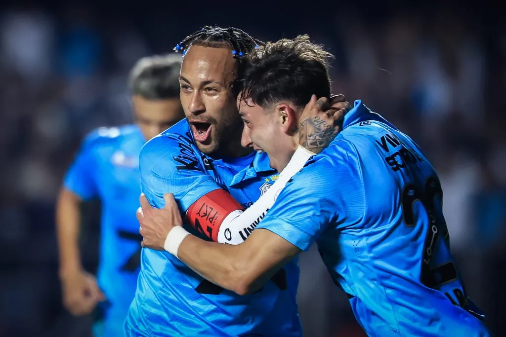 SP – SAO PAULO – 04/08/2025 – BRASILEIRO A 2025, SANTOS X JUVENTUDE – Barreal jogador do Santos comemora seu gol com Neymar Jr. jogador da sua equipe durante partida contra o Juventude no estadio Morumbi pelo campeonato Brasileiro A 2025. Foto: Marcello Zambrana/AGIF