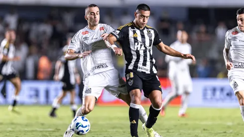 SP – SANTOS – 16/04/2025 – BRASILEIRO A 2025, SANTOS X ATLETICO-MG – Joao Schmidt jogador do Santos durante partida contra o Atletico-MG no estadio Vila Belmiro pelo campeonato Brasileiro A 2025. Foto: Abner Dourado/AGIF