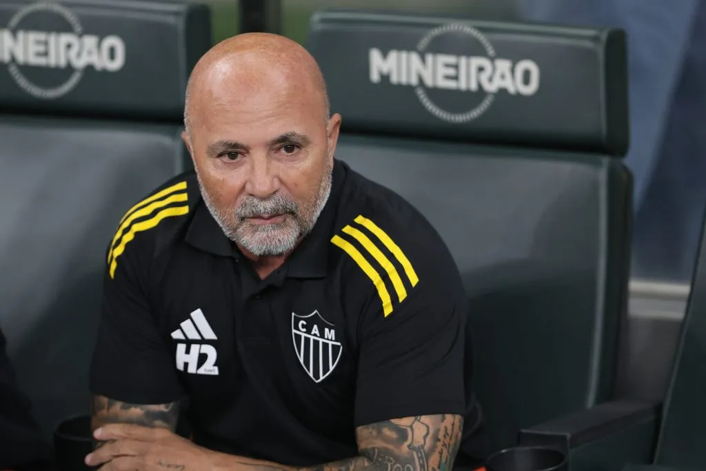 MG – BELO HORIZONTE – 11/09/2025 – COPA DO BRASIL 2025, CRUZEIRO X ATLETICO-MG – Jorge Sampaoli tecnico do Atletico-MG durante partida contra o Cruzeiro no estadio Mineirao pelo campeonato Copa Do Brasil 2025. Foto: Gilson Lobo/AGIF