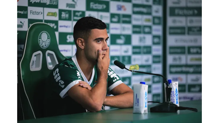 Andreas Pereira durante apresentação no Palmeiras.