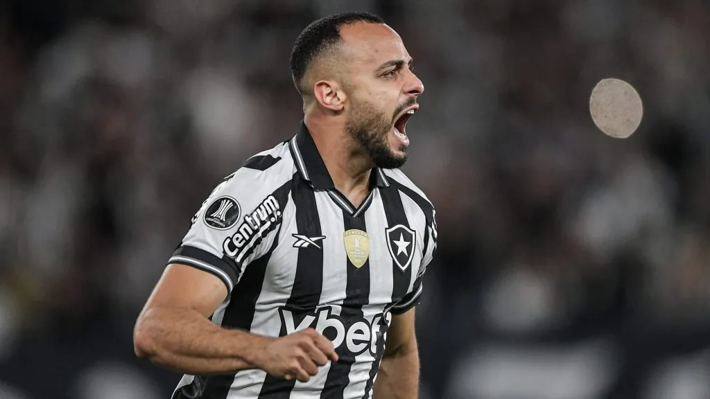 Arthur Cabral é desfalque para jogo contra o São Paulo. Foto: Thiago Ribeiro/AGIF