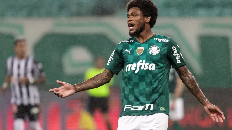 Luiz Adriano deixou Calleri, do São Paulo, de lado. Foto: Marcello Zambrana/AGIF