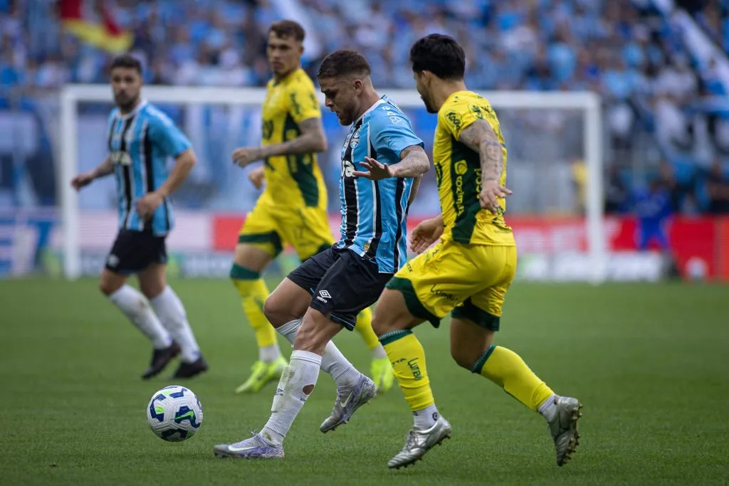 Cuéllar busca sequência no Grêmio. Foto: Maxi Franzoi/AGIF