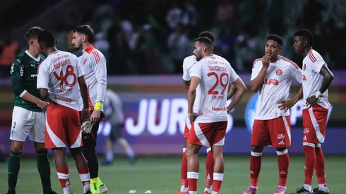 SP – SAO PAULO – 13/09/2025 – BRASILEIRO A 2025, PALMEIRAS X INTERNACIONAL – jogadores do Internacional lamenta derrota ao final da partida contra o Palmeiras no estadio Arena Allianz Parque pelo campeonato Brasileiro A 2025. Foto: Ettore Chiereguini/AGIF