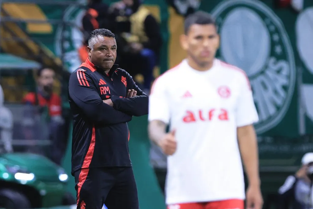 SP – SAO PAULO – 13/09/2025 – BRASILEIRO A 2025, PALMEIRAS X INTERNACIONAL – Roger Machado tecnico do Internacional durante partida contra o Palmeiras no estadio Arena Allianz Parque pelo campeonato Brasileiro A 2025. Foto: Ettore Chiereguini/AGIF