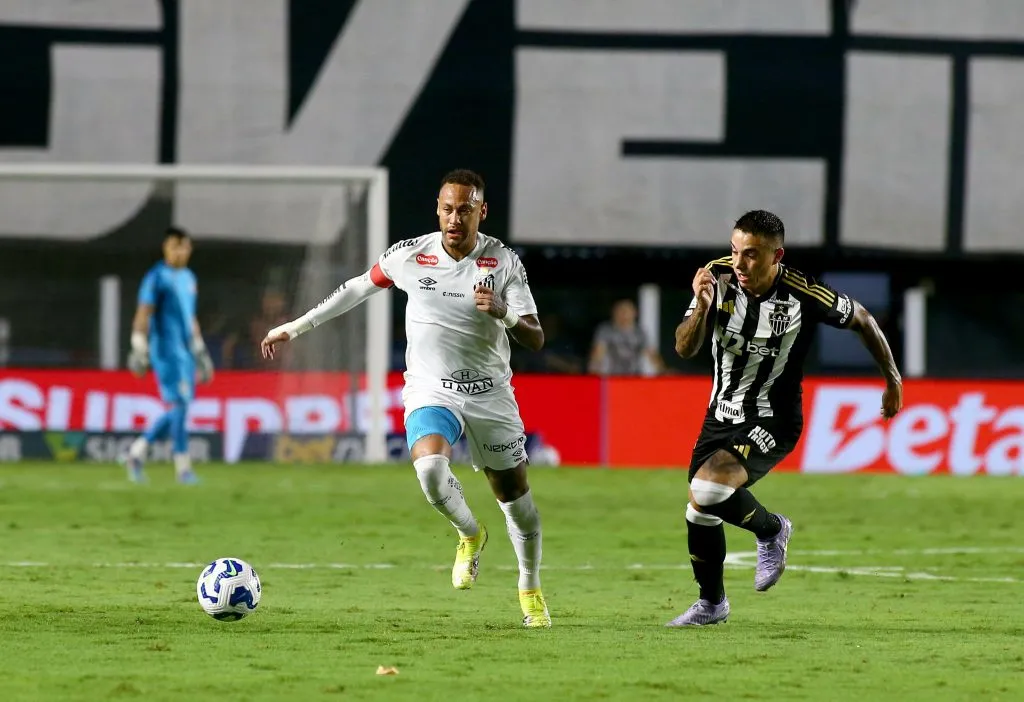 SP – SANTOS – 16/04/2025 – BRASILEIRO A 2025, SANTOS X ATLETICO-MG – Neymar jogador do Santos durante partida contra o Atletico-MG no estadio Vila Belmiro pelo campeonato Brasileiro A 2025. Foto: Mauricio De Souza/AGIF