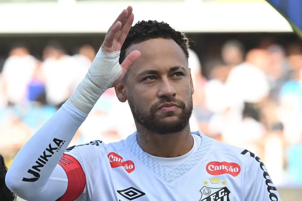 SP – SANTOS – 31/08/2025 – BRASILEIRO A 2025, SANTOS X FLUMINENSE – Neymar jogador do Santos durante partida contra o Fluminense no estadio Vila Belmiro pelo campeonato Brasileiro A 2025.  Foto: Jota Erre/AGIF