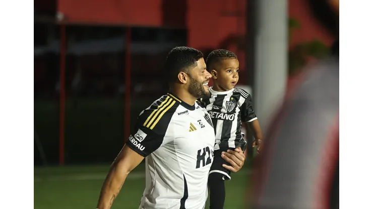 BA - SALVADOR - 31/08/2025 - BRASILEIRO A 2025, VITORIA X ATLETICO-MG - Jogador Hulk do Atletico-MG durante entrada em campo para partida contra o Vitoria no estadio Barradao pelo campeonato Brasileiro A 2025. Foto: Marcio Jose/AGIF