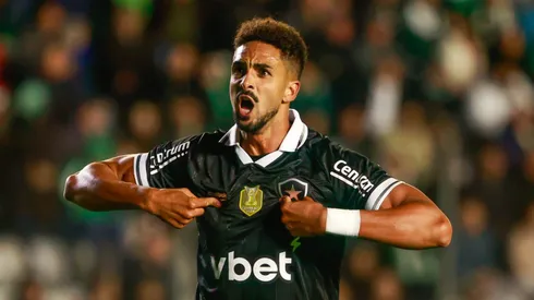 RS - CAXIAS DO SUL - 24/08/2025 - BRASILEIRO A 2025, JUVENTUDE X BOTAFOGO - Chris Ramos jogador do Botafogo comemora seu gol durante partida contra o Juventude no estadio Alfredo Jaconi pelo campeonato Brasileiro A 2025. Foto: Luiz Erbes/AGIF