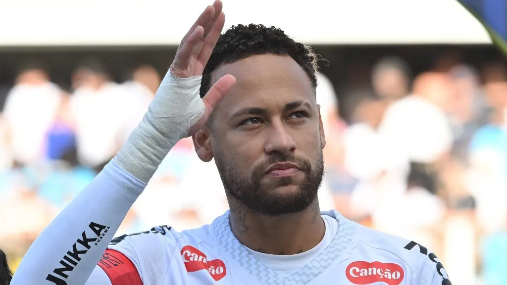 Neymar jogador do Santos durante partida contra o Fluminense no estadio Vila Belmiro pelo campeonato Brasileiro A 2025.  Foto: Jota Erre/AGIF