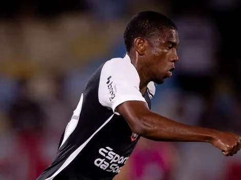 André Luiz comemora estreia como profissional no Corinthians