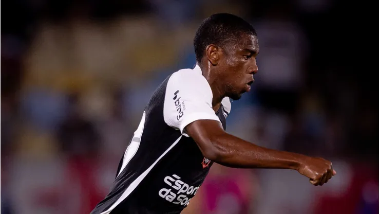 Foto: Rodrigo Coca / Corinthians - André Luiz durante confronto contra o Fluminense no Brasileirão 2025.