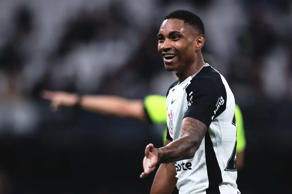 Vitinho durante partida contra o Bahia no Campeonato Brasileiro de 2025. Foto: Ettore Chiereguini/AGIF