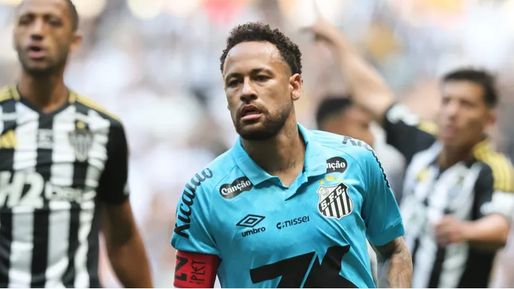 MG - BELO HORIZONTE - 14/09/2025 - BRASILEIRO A 2025, ATLETICO-MG X SANTOS - Neymar jogador do Santos durante partida contra o Atletico-MG no estadio Arena MRV pelo campeonato Brasileiro A 2025. Foto: Gilson Lobo/AGIF