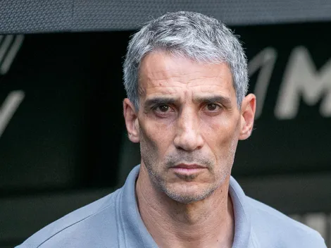 Vojvoda erra, mas corrige com substituições em empate do Santos