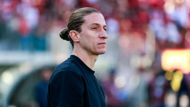 Filipe Luis tecnico do Flamengo durante partida contra o Juventude no estadio Alfredo Jaconi pelo campeonato Brasileiro A 2025. Foto: Luiz Erbes/AGIF