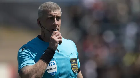 O arbitro Anderson Daronco durante partida entre Bragantino e Sport no estadio Cicero De Souza Marques pelo campeonato Brasileiro A 2025. Foto: Anderson Romao/AGIF