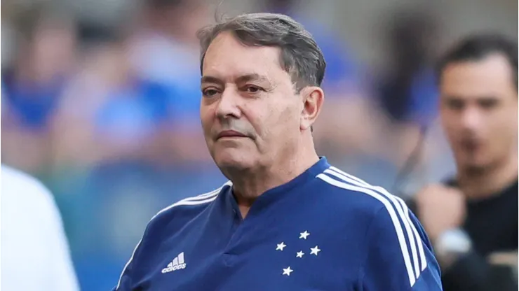 MG - BELO HORIZONTE - 10/08/2025 - BRASILEIRO A 2025, CRUZEIRO X SANTOS - Pedro Lourenco (Pedrinho) dono do Cruzeiro durante partida contra o Santos no estadio Mineirao pelo campeonato Brasileiro A 2025. Foto: Gilson Lobo/AGIF