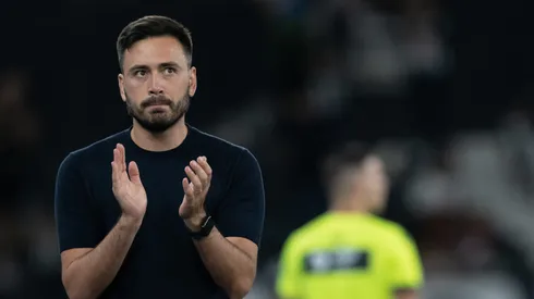 Davide Ancelotti técnico do Botafogo durante partida contra o Bragantino no estádio Engenhão pelo campeonato Brasileiro A 2025. Foto: Jorge Rodrigues/AGIF